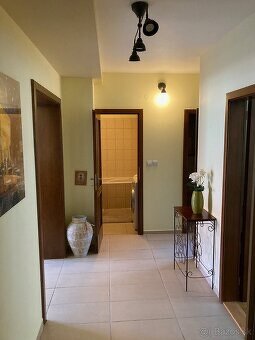 2-izb. byt na prenájom, Zobor, 67,5m2, veľký balkón - 4