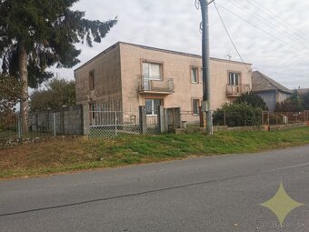 Priestranný rodinný dom s dvomi kúpeľňami  a ovocným sadom v - 4