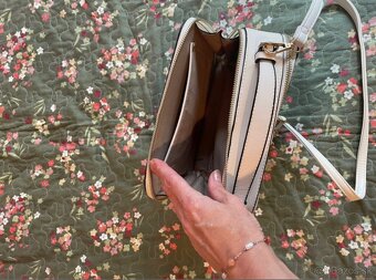 biela crossbody kabelka - 4