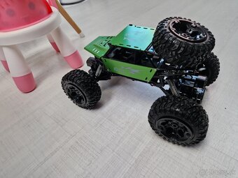 RC auto 4x4 1:8 - 4