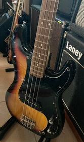 Nová nehraná elektrická basová gitara typu Precision Bass - 4