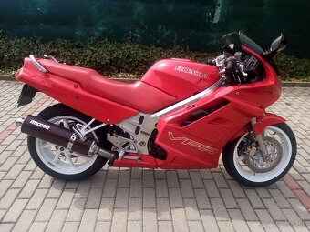 Honda VFR750 - 4