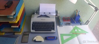 Písací stroj , retro kancelárske potreby - 4