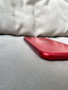 Predám iPhone 11 Product Red 64GB - 4