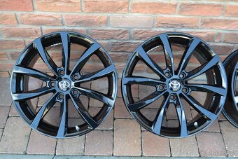 5x114,3 R17 Hlinikove disky Na Toyotu Auris - 4