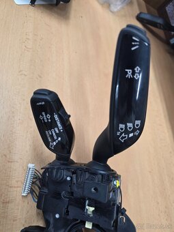 Páčky pod volantom Audi A6 A8 A5 A4 4H0953502P - 4