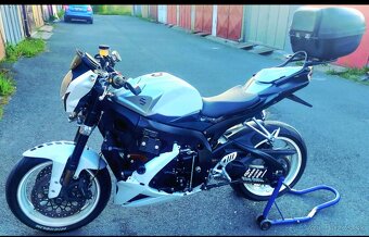 Streetfight suzuki GSXR 600 K8 - 4