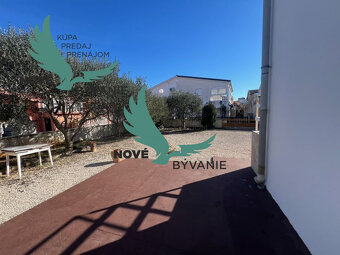 Dom s troma apartmánmi blízko mora v Chorvátsku - 4