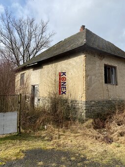 NA PREDAJ Pozemok so starým rodinným domom v malebnej obci - 4