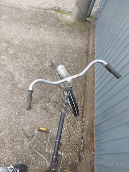 stary retro bicykel - 4