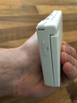 Nintendo DSI takmer nepoužívané + R4 karta + 32 gb sd karta - 4