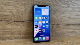 Apple iPhone XS 64GB - 4