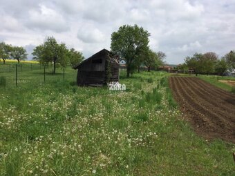 Rozhanovce pozemok s výmerou 3091 m². Vhodný pre 1-až 3 do - 4