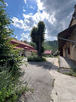 Areál so skladmi, dielňami a domom Liptovský Hrádok 2600 m² - 4