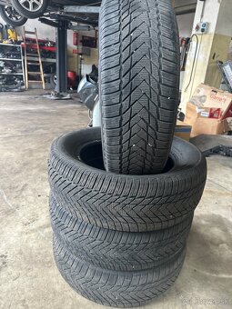 215/60R16 - 4