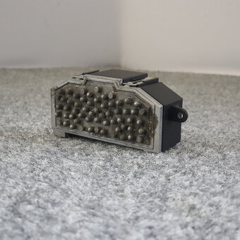 Regulátor ventilátoru vnútorného priestoru Bosch 3C0907521D - 4