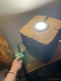 Rucne vyrobena drevenna lampa - 4