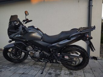 Suzuki DL650A V-Strom - 4