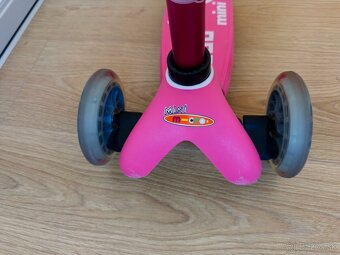 Predám detskú kolobežku Micro Mini Deluxe - 4