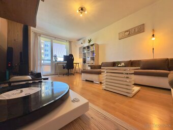 EXKLUZÍVNY PREDAJ-Kompletne prerobený 3 izb.byt s 2 balkónmi - 4