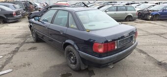 Lacno rozpredám Audi 80 na náhradné diely - 4