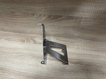 Chromovaný bočný držiak ŠPZ pre motocykle - 4