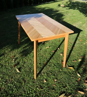 Jedálenský stôl - 4