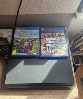 Predám PS4 PRO - 4