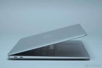 ZÁRUKA/Macbook Air 13.3"/M1/8GB RAM/256GB SSD/BAT - 4