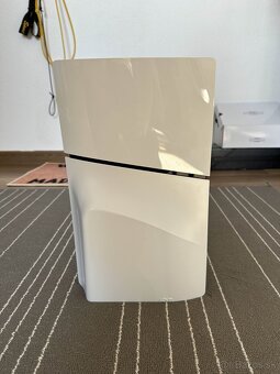 Playstation 5 Slim 1 TB + 2 Ovládače + Stojan - 4