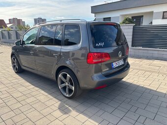 VW Touran 2.0 TDi DSG - 4