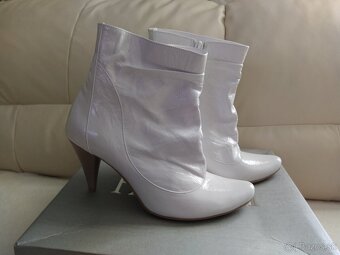NOVÉ kožené biele jesenné čižmy veľ. 37 (osobný odber) - 4
