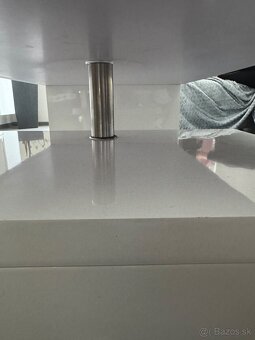 KONFERENČNY STOLÍK - 4