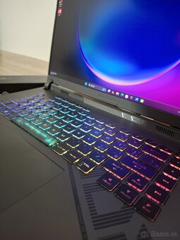 ASUS ROG Strix G16 (i9 / RTX 4070 / 32GB RAM) - 4