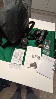NIKON 3200 - 4