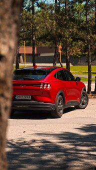 Auto na svadbu FORD MUSTANG MACH E - 4