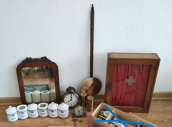 Poklady a nálezy z pody, starožitnosti, retro, šperky, hudb - 4