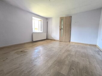 Rodinný dom v Košeci s potenciálom – rekonštrukcia alebo n - 4