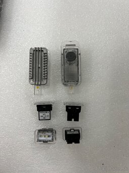 Škoda Superb 3 podsvietené kľučky svietiace logo pod dvere - 4