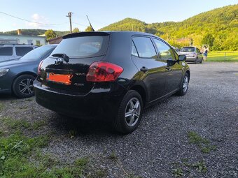 Toyota Auris 1.33B , 143tis. Km r.v.2010 - 4
