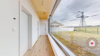 KOSTOLIŠTE - Skolaudovaná novostavba V ŠTANDARDE s hliníkový - 4