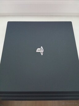 PS4 Pro 1TB TOP stav + Gran Turismo 7 - 4