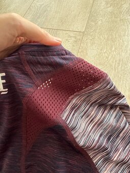 Technické fialové tričko Abercrombie & Fitch – veľkosť S - 4