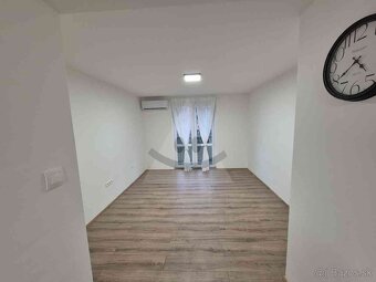 2 izbový byt s internetom a TV na ul. Mieru v Komárne - 4