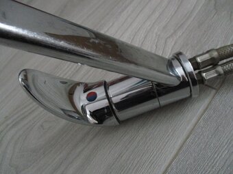 kuchynskú pákovú vodovodnú batériu a s dvomi batériovými pre - 4