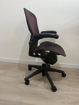 Herman Miller Aeron - 4