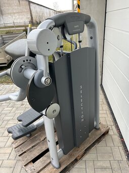 Technogym Selection Glute stroj - 4