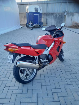 prodám Honda VFR 800FI RC 46 r.v 1999 - 4