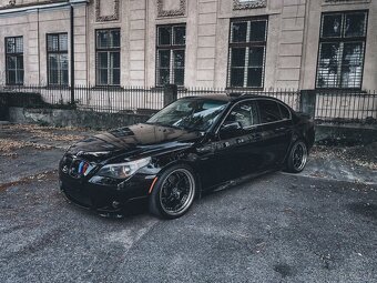 BMW E60 525i - M5 LOOK - 4