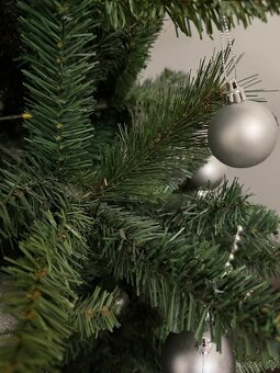 Vianočný stromček 180 cm - 4